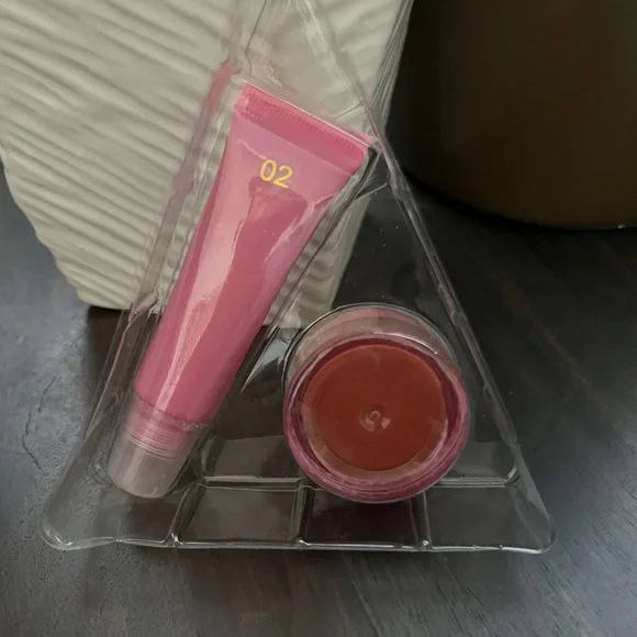 KEVIN and COCO Liquid Lip Gloss and Blush Cream Set NEW - Picture 7 of 7